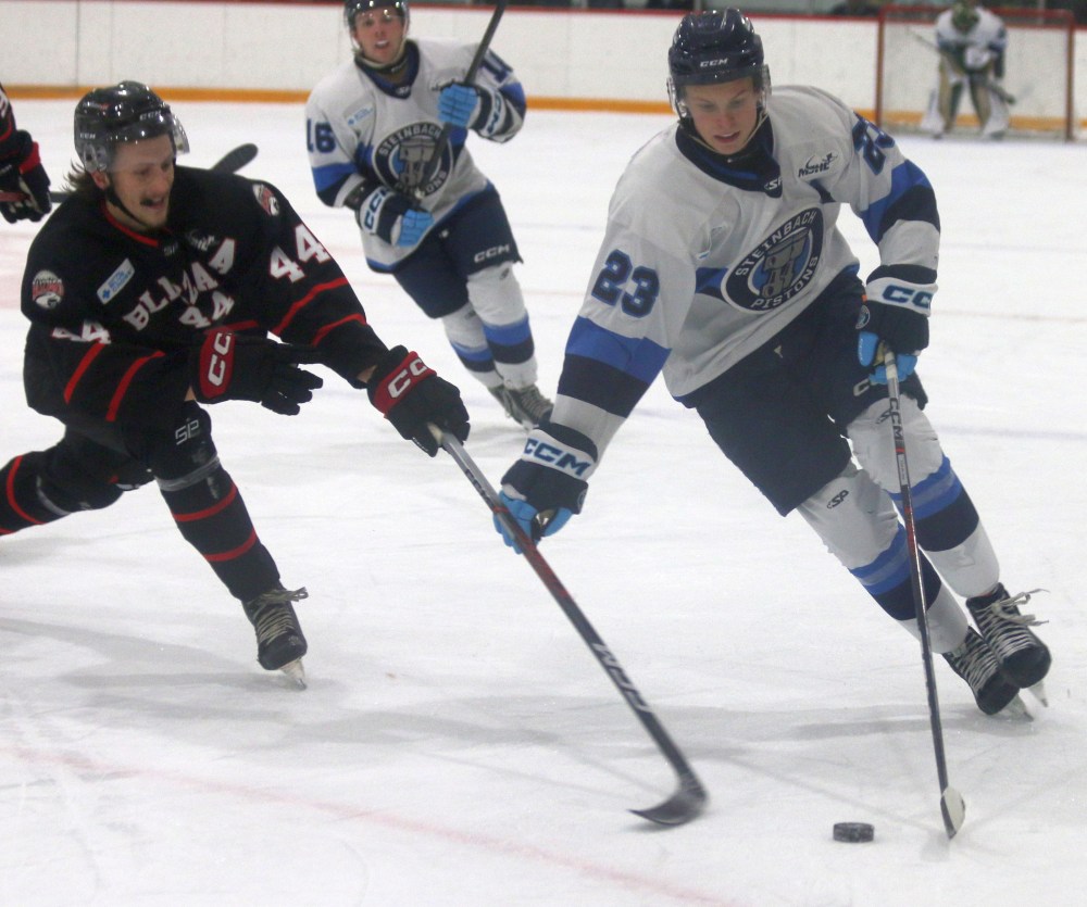 The Steinbach Pistons defeated the West Division leading Northern Manitoba Blizzard 6-2 in La Broquerie Oct. 18. (Cassidy Dankochik The Carillon)