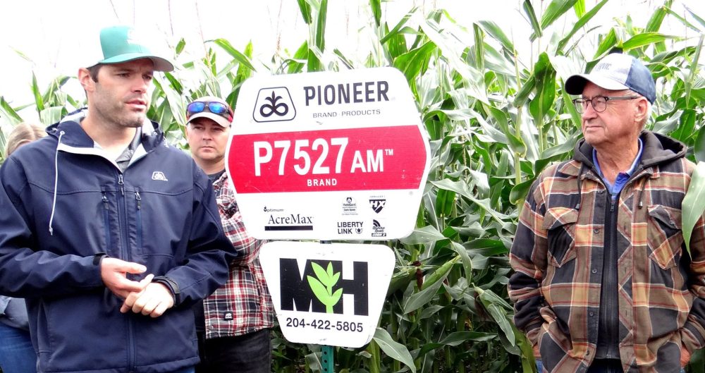 WES KEATING THE CARILLON
Mike Weir, area agronomist for Pioneer Hi-Bred, chats with Eric Peters, who has been a Marc Hutlet seeds customer since the 1990s.