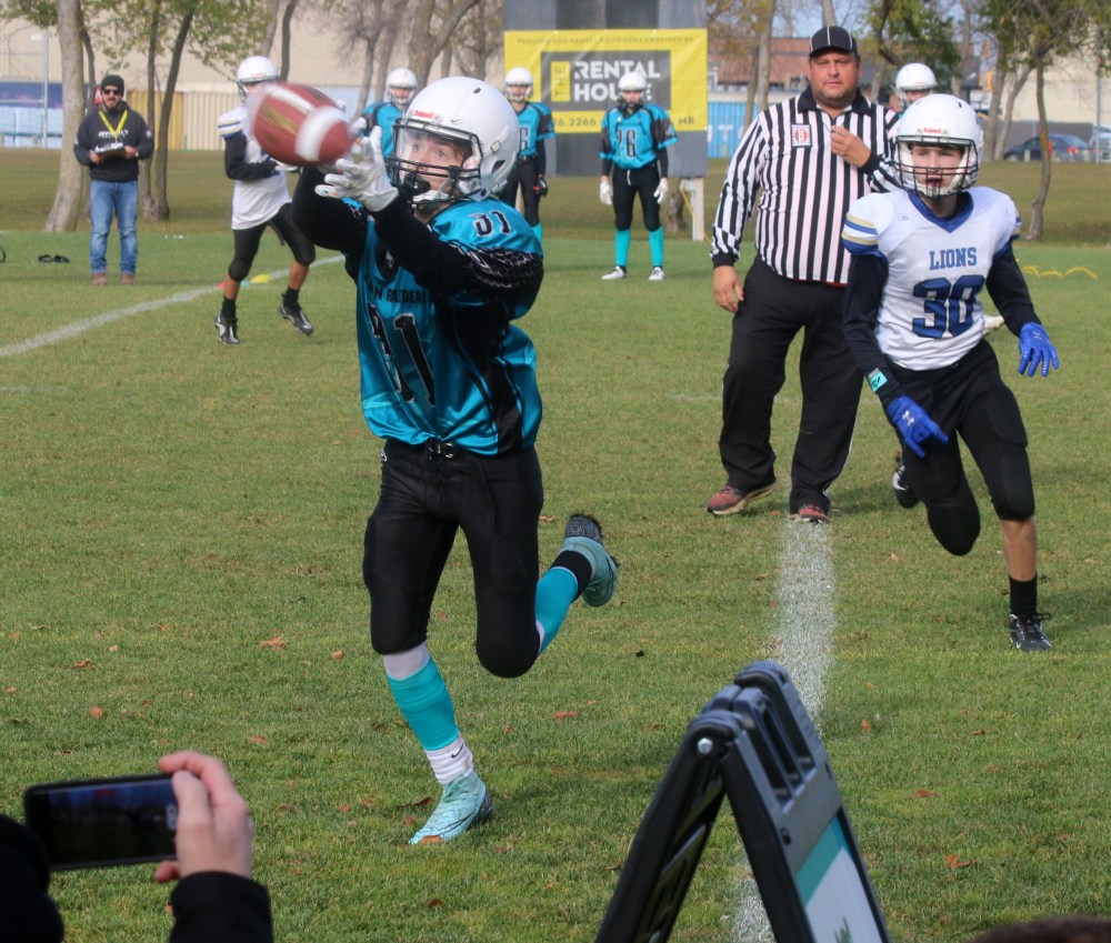 The Eastman Raiders U16 team locked up a spot in the provincial final with a 74-44 victory over Fort Garry Oct. 19 in A.D. Penner Park. (Cassidy Dankochik The Carillon)