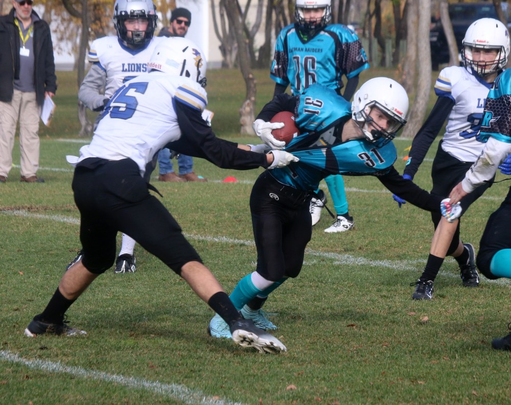 The Eastman Raiders U16 team locked up a spot in the provincial final with a 74-44 victory over Fort Garry Oct. 19 in A.D. Penner Park. (Cassidy Dankochik The Carillon)