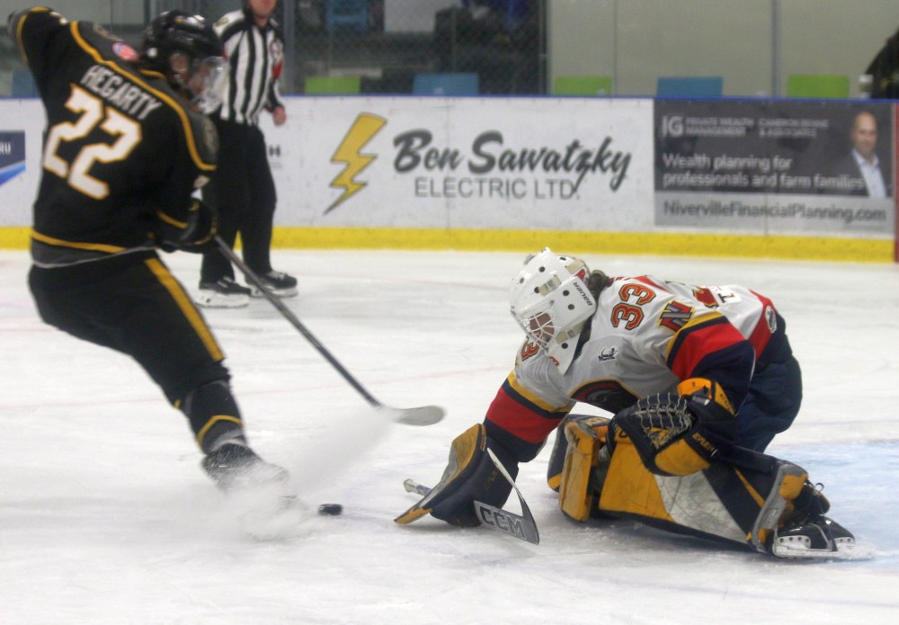 Niverville beat Neepawa in a spirited MJHL game Oct. 26. (Cassidy Dankochik The Carillon)