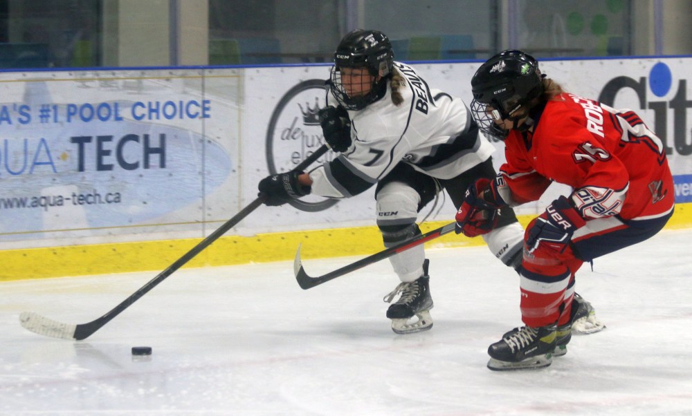 Reese Beavis and the rest of the Eastman Selects are undefeated after the opening weekend of the U18 AAA Manitoba Female Hockey League, including a 5-0 win over the Central Plains Capitals Oct. 5. (Cassidy Dankochik The Carillon)