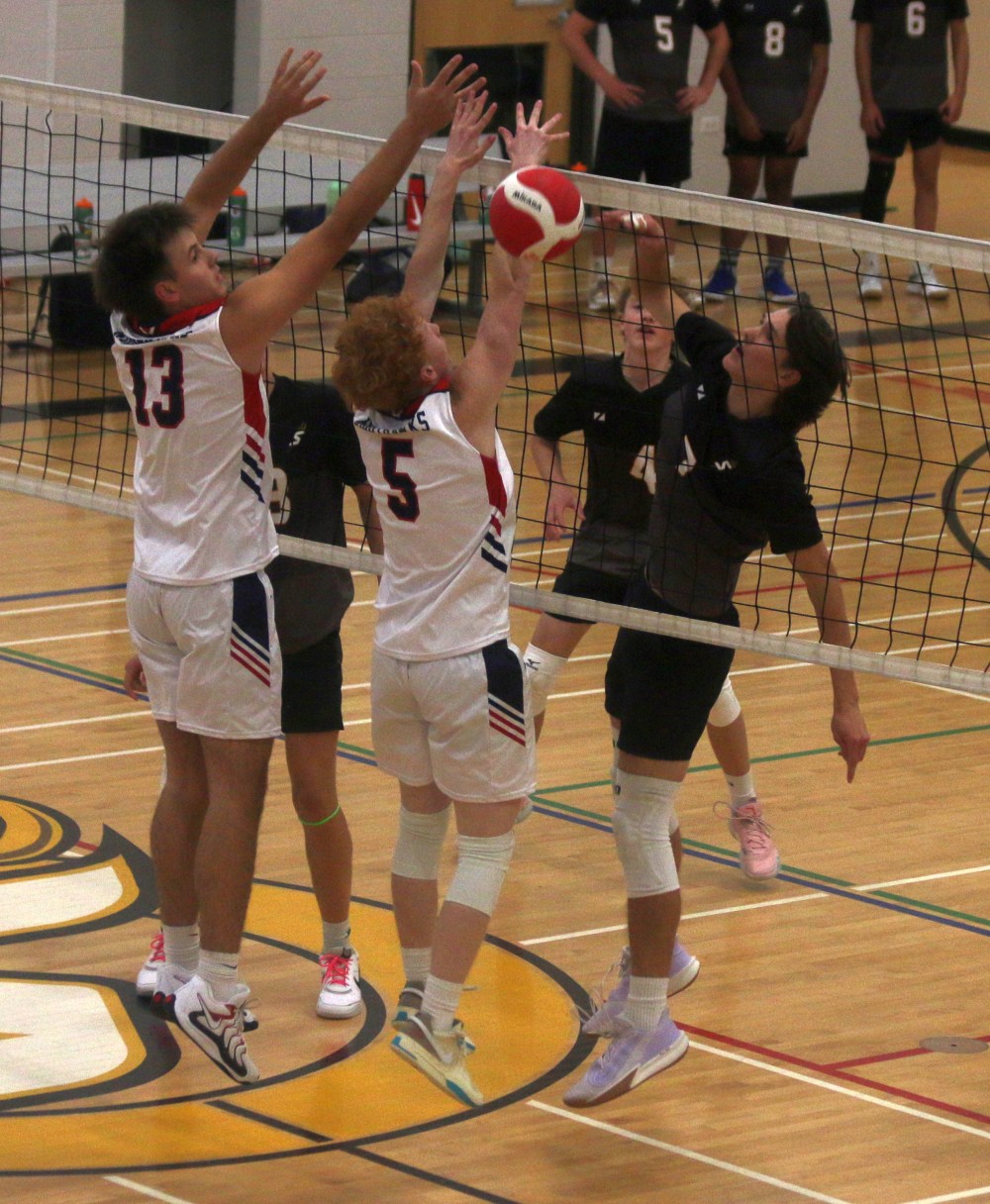 SRSS took on Northlands in varsity volleyball action in Steinbach Oct. 16. (Cassidy Dankochik The Carillon)