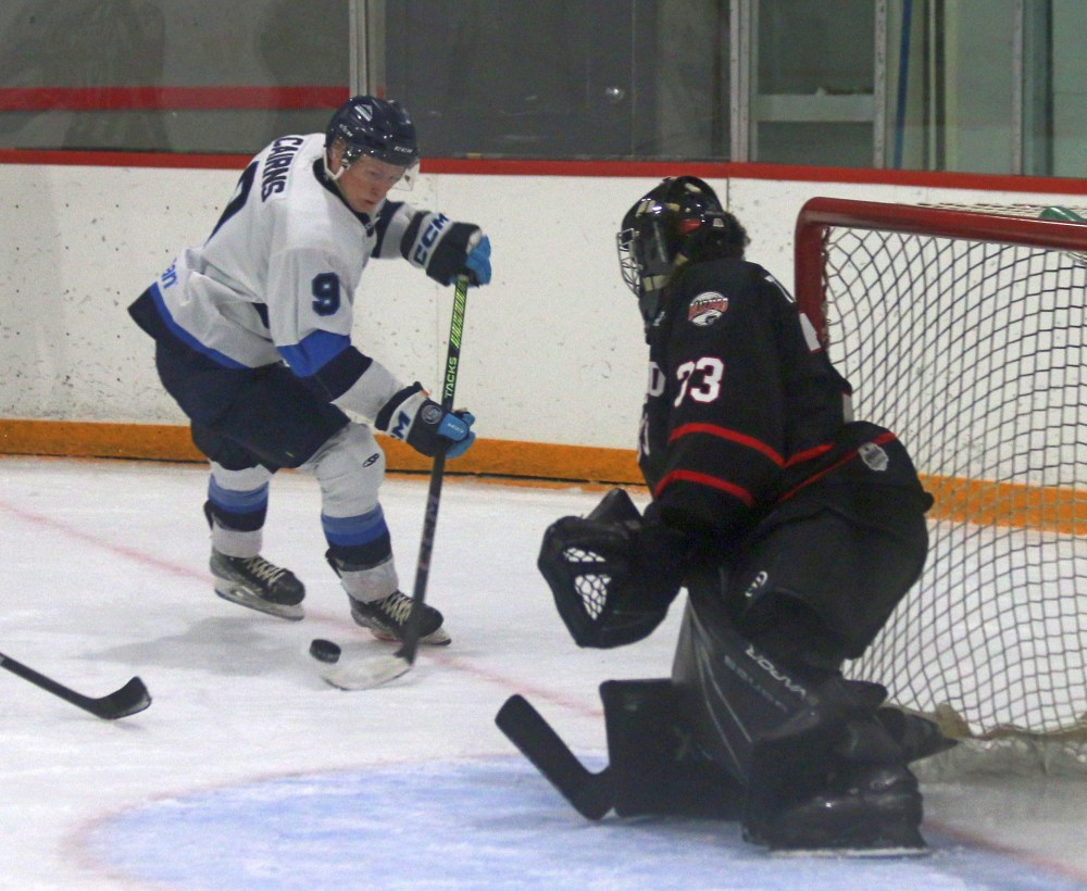 The Steinbach Pistons defeated the West Division leading Northern Manitoba Blizzard 6-2 in La Broquerie Oct. 18. (Cassidy Dankochik The Carillon)