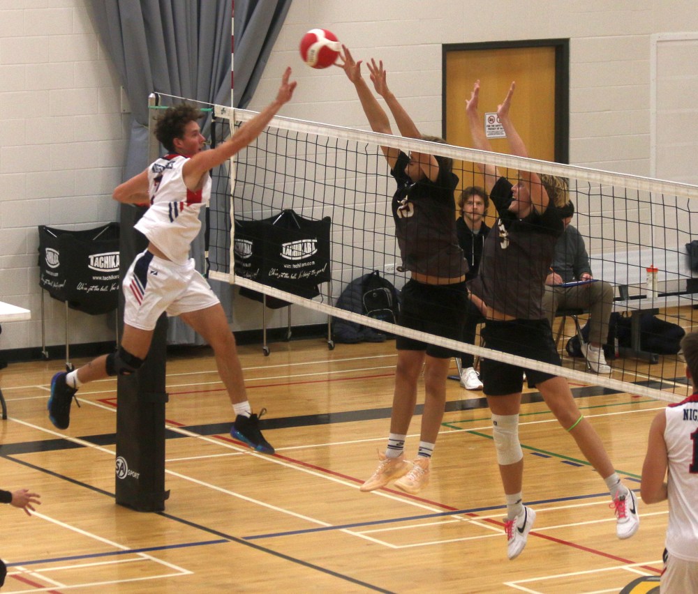 SRSS took on Northlands in varsity volleyball action in Steinbach Oct. 16. (Cassidy Dankochik The Carillon)