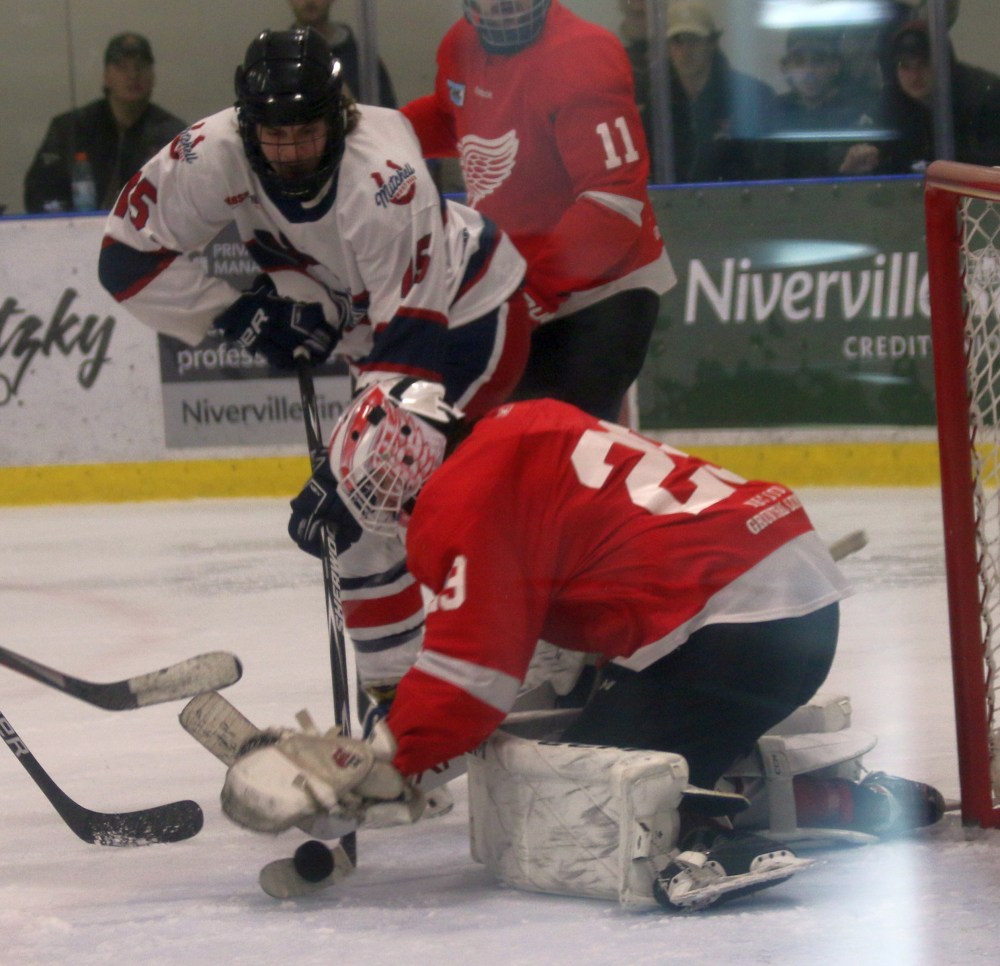 The HTJHL hosted their first showcase event in Niverville Oct. 20. All 10 teams in the league were in action during a single day. (Cassidy Dankochik The Carillon)