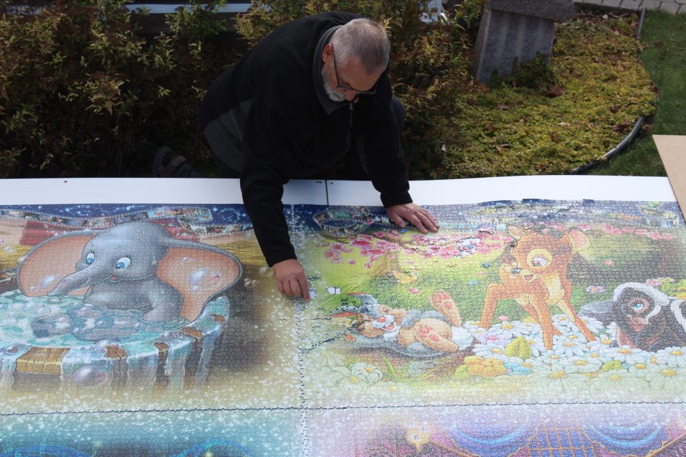 CHRIS GAREAU THE CARILLON
Elmer Kehler shows off his 40,320-piece puzzle in Steinbach.