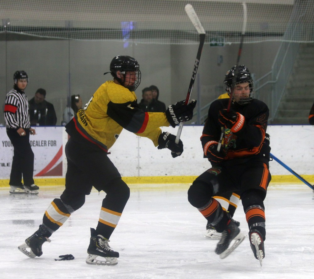 The HTJHL hosted their first showcase event in Niverville Oct. 20. All 10 teams in the league were in action during a single day. (Cassidy Dankochik The Carillon)