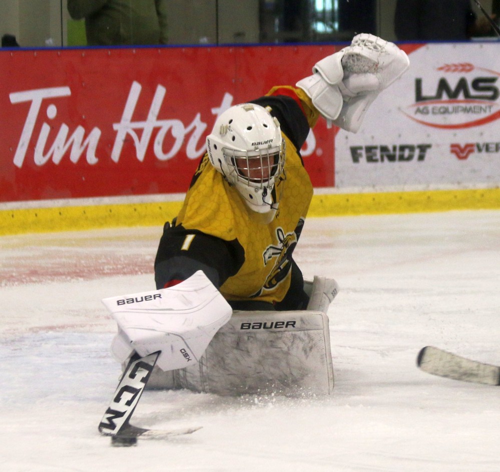 The HTJHL hosted their first showcase event in Niverville Oct. 20. All 10 teams in the league were in action during a single day. (Cassidy Dankochik The Carillon)