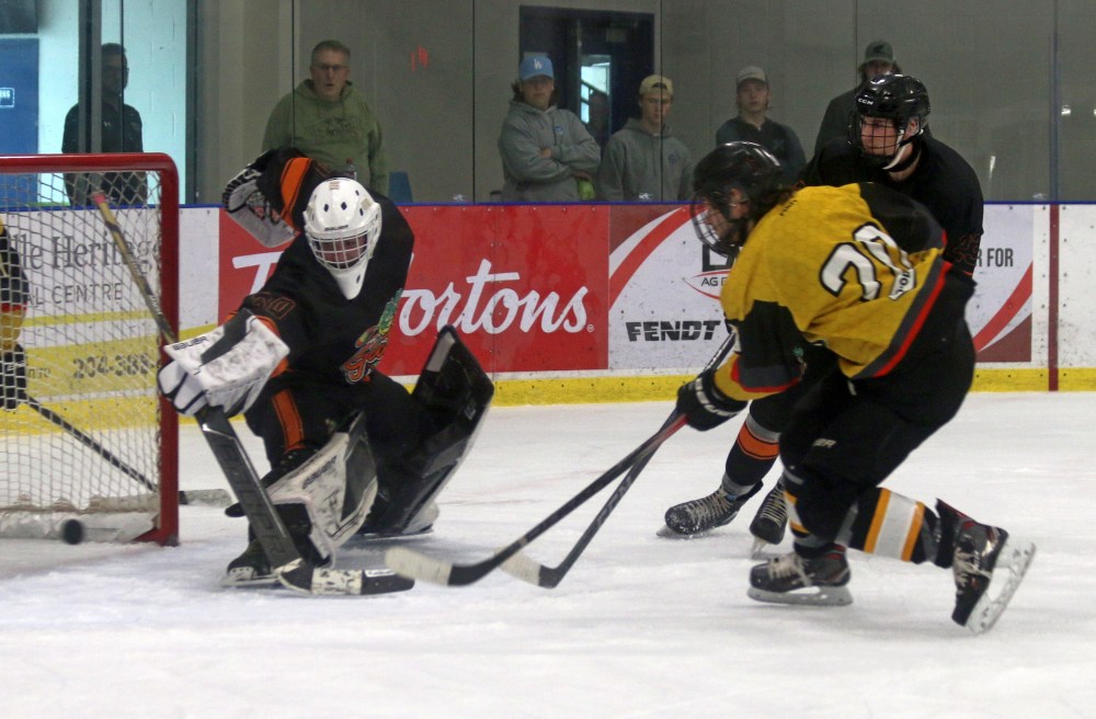 The HTJHL hosted their first showcase event in Niverville Oct. 20. All 10 teams in the league were in action during a single day. (Cassidy Dankochik The Carillon)