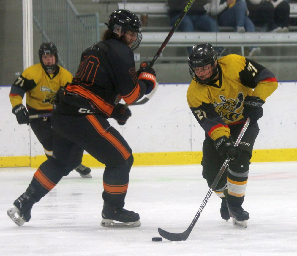 The HTJHL hosted their first showcase event in Niverville Oct. 20. All 10 teams in the league were in action during a single day. (Cassidy Dankochik The Carillon)