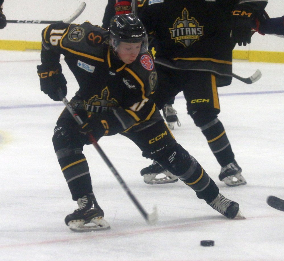 Niverville beat Neepawa in a spirited MJHL game Oct. 26. (Cassidy Dankochik The Carillon)