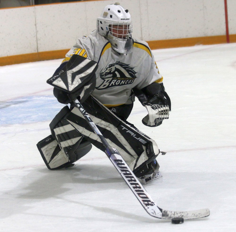 The SRSS Sabres lost their opening game of the Winnipeg High School Hockey League season 4-2 to JH Burns. (Cassidy Dankochik The Carillon)