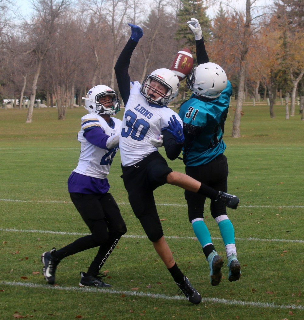 The Eastman Raiders U16 team locked up a spot in the provincial final with a 74-44 victory over Fort Garry Oct. 19 in A.D. Penner Park. (Cassidy Dankochik The Carillon)