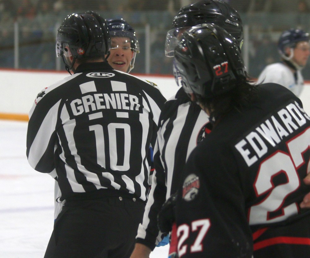 The Steinbach Pistons defeated the West Division leading Northern Manitoba Blizzard 6-2 in La Broquerie Oct. 18. (Cassidy Dankochik The Carillon)