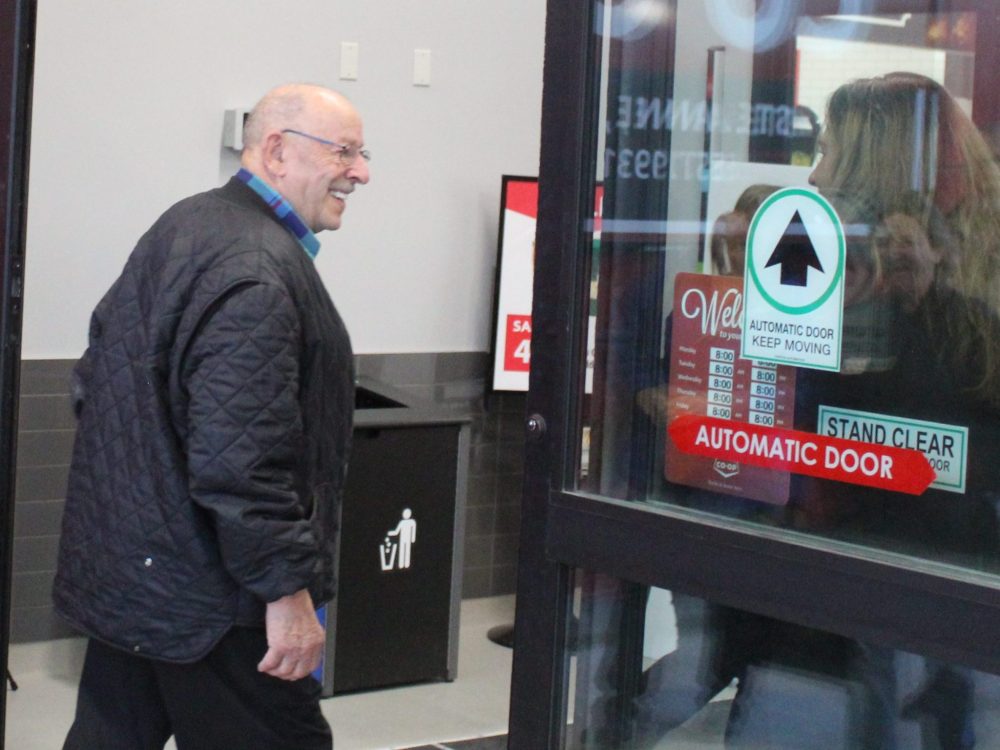 CHRIS GAREAU THE CARILLON
Clearview Co-op Food Store's first Ste Anne customer Andre Morin walks through the doors on opening day Oct. 17.