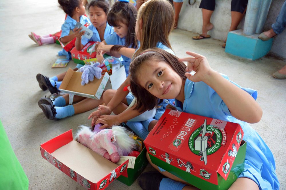 Submitted by Samaritan’s Purse
Children in Costa Rica open their Canadian Operation Christmas Child shoeboxes. Last year, Canadians sent 425,000 shoeboxes to Central America, West Africa, Ukraine, and Philippines.