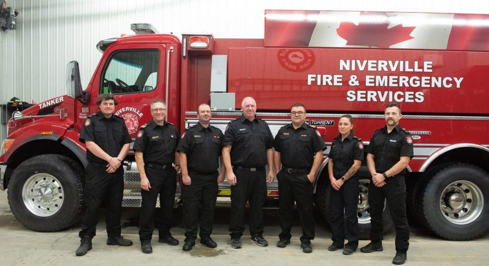 SVJETLANA MLINAREVIC THE CARILLON
Niverville firefighters Alex Friesen, deputy chief Brad Wasilinchuk, Greg Rempel, Mike Friesen, fire chief Keith Bueckert, Colleen Clark, and Dustin McNeil stand in front of the department's new water tanker on Nov. 26, 2024. The tanker can hold 9,464 litres of water and has two side drop down tanks that can hold 11,355 litres each of water. This model replaces the department's 1993 tanker.
