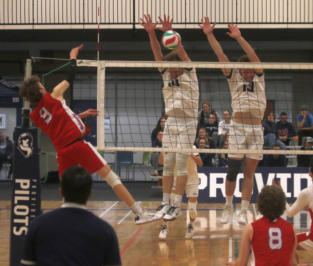 The Providence Pilots men's and women's teams took care of business against St Boniface Nov. 9 in Niverville, with both teams coming out with victories. (Cassidy Dankochik The Carillon)