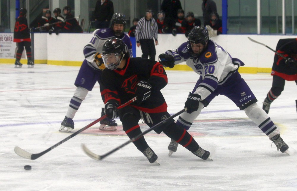 The Niverville Panthers bounced back from a debut loss in the Winnipeg High School Hockey League to win four straight, including against Windsor Park Nov. 6. (Cassidy Dankochik The Carillon)