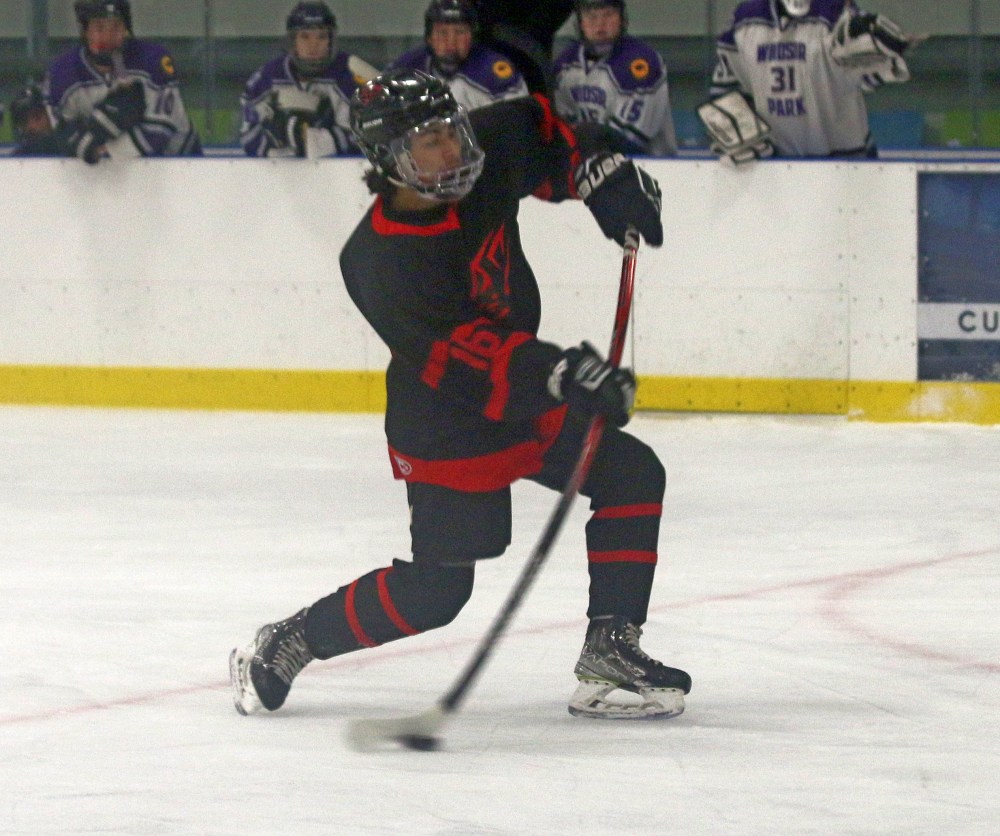 The Niverville Panthers bounced back from a debut loss in the Winnipeg High School Hockey League to win four straight, including against Windsor Park Nov. 6. (Cassidy Dankochik The Carillon)