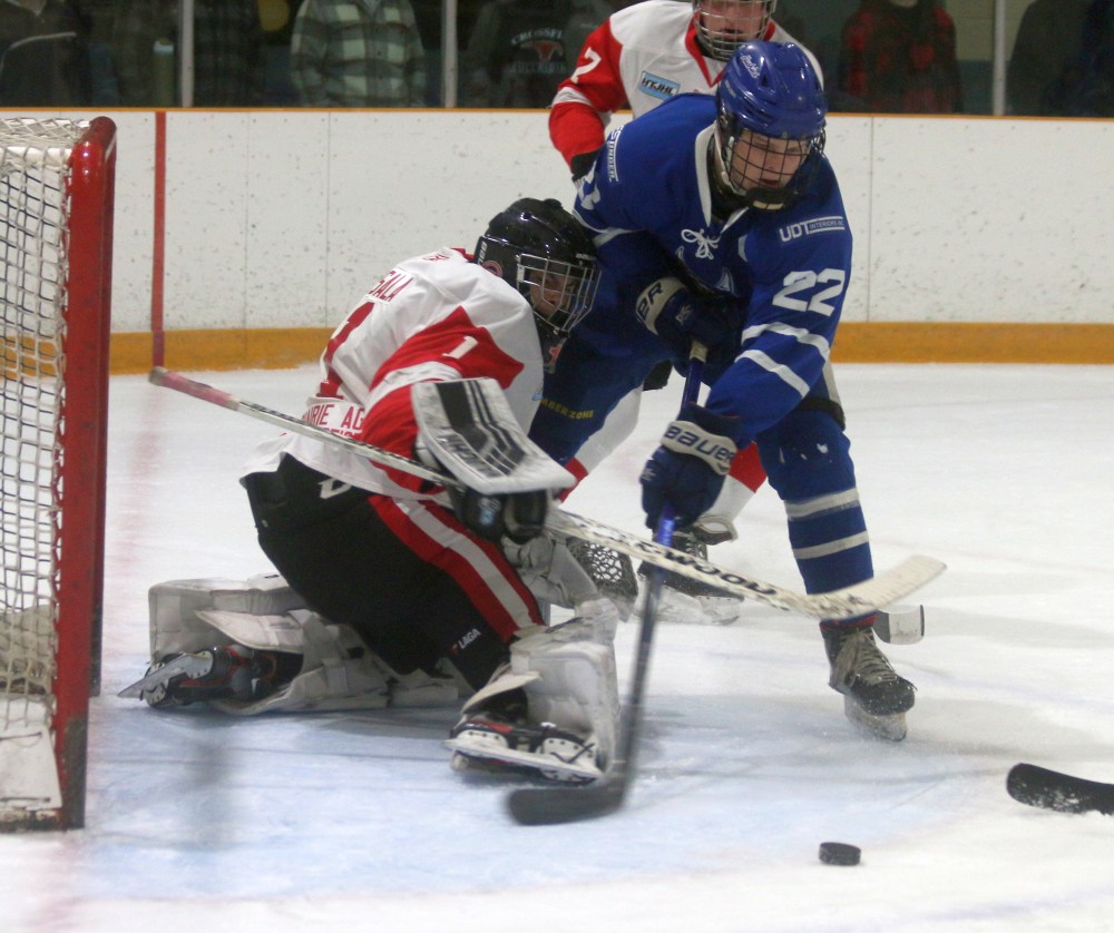 Brandon Thiessen and the Steinbach Huskies are the other team tied for second in the East Division, and they came away with a hard-fought 3-1 victory over Grunthal at the T.G. Smith Centre Nov. 3. (Cassidy Dankochik The Carillon)