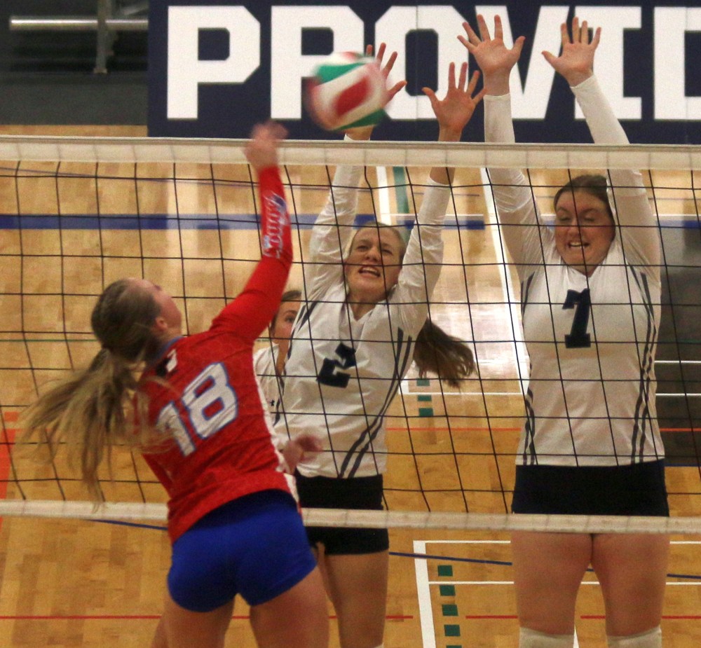 The Providence Pilots men's and women's teams took care of business against St Boniface Nov. 9 in Niverville, with both teams coming out with victories. (Cassidy Dankochik The Carillon)