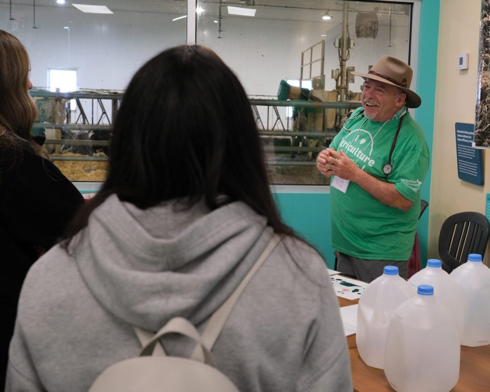 AGRICULTURE IN THE CLASSROOM
Retired veterinarian Doug Bazinet tells a group of high school students the cows on the other side of the glass each produces up to six jugs of milk every day.