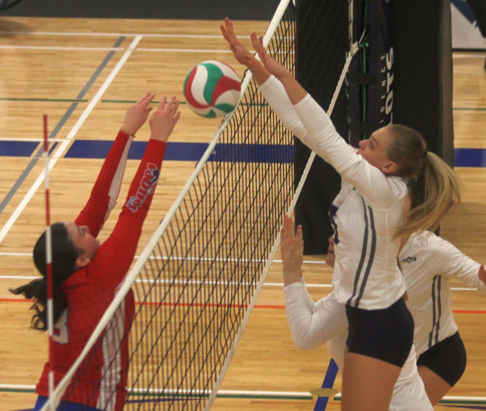 The Providence Pilots men's and women's teams took care of business against St Boniface Nov. 9 in Niverville, with both teams coming out with victories. (Cassidy Dankochik The Carillon)