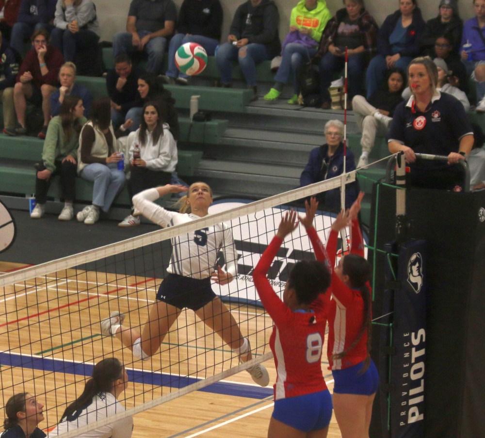 The Providence Pilots men's and women's teams took care of business against St Boniface Nov. 9 in Niverville, with both teams coming out with victories. (Cassidy Dankochik The Carillon)