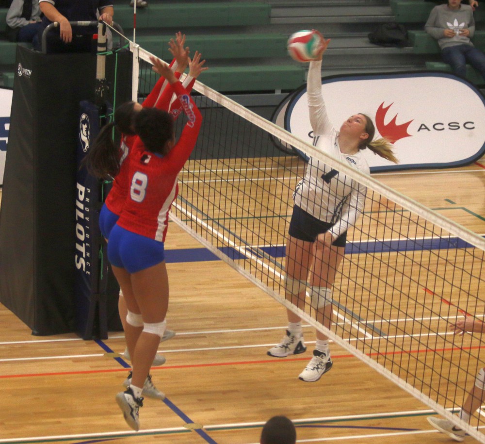 The Providence Pilots men's and women's teams took care of business against St Boniface Nov. 9 in Niverville, with both teams coming out with victories. (Cassidy Dankochik The Carillon)