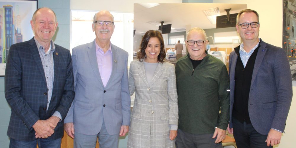 CHRIS GAREAU THE CARILLON
Steinbach councillors Bill and Jake Hiebert, Southern Health CEO Jane Curtis, Bob Barrow, and Bethesda Foundation Chair Chris Goertzen at Bethesda Regional Health Centre. They were acknowledging one year of dialysis unit service in Steinbach.