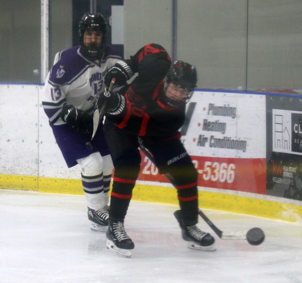 The Niverville Panthers bounced back from a debut loss in the Winnipeg High School Hockey League to win four straight, including against Windsor Park Nov. 6. (Cassidy Dankochik The Carillon)