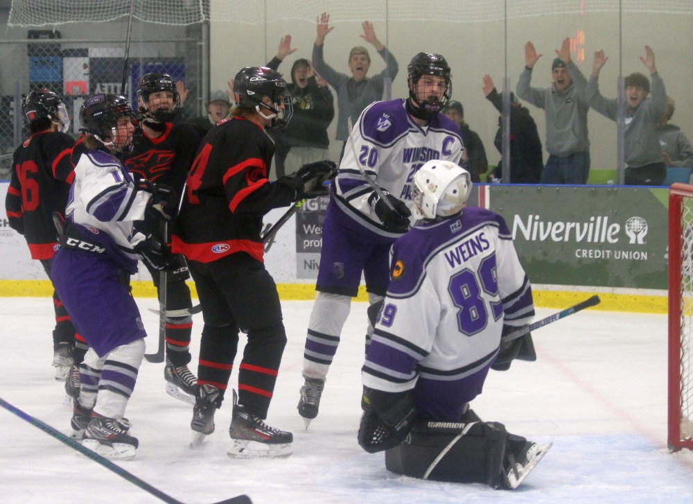 The Niverville Panthers bounced back from a debut loss in the Winnipeg High School Hockey League to win four straight, including against Windsor Park Nov. 6. (Cassidy Dankochik The Carillon)