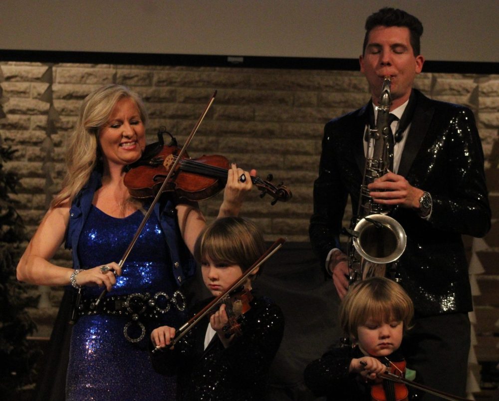 GREG VANDERMEULEN THE CARILLON
Rosemary Siemens, Eli Bennett and their children Theodore and Amadeus.