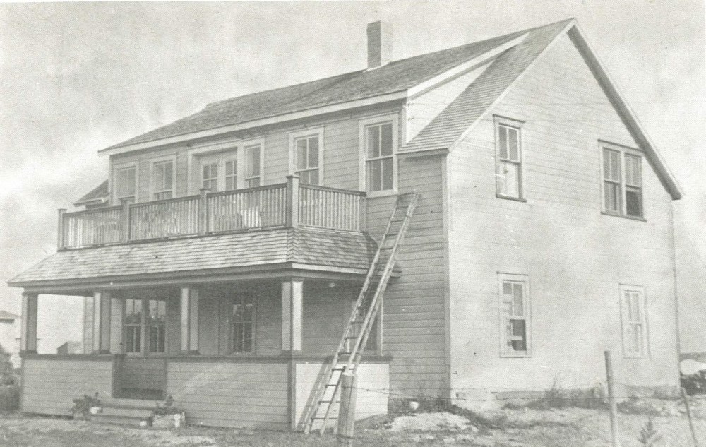 REFLECTIONS ON OUR HERITAGE
The C. P. Kroeker house, built in 1887, which was moved to Hanover St. and became the first hospital, and elder care facility in Steinbach. Run by A.A. Vogt and his sister Maria Vogt, this hospital provided much needed maternity support and long-term care for the sick. Maria’s care gave relief to many families struggling to support ill family members.