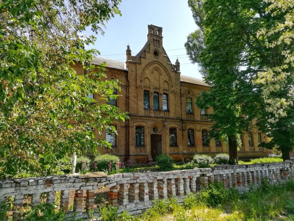 SawThisDidThat.ca
Mennonite Secondary School in the village of Nikolaifeld, Chortitza Colony.