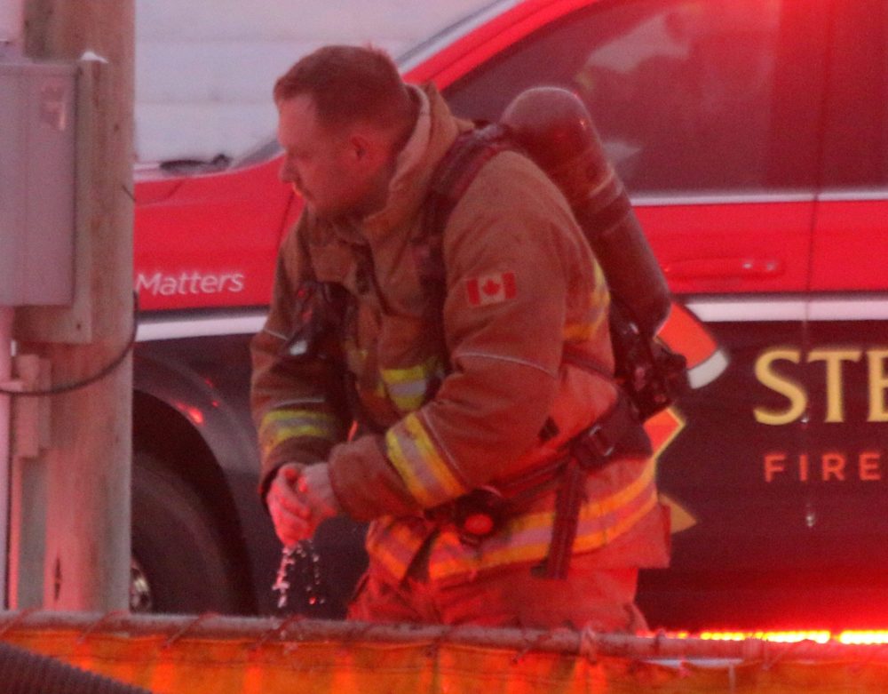 CASSIDY DANKOCHIK THE CARILLON
A Steinbach firefighter washes his hands during a fire at 953 Main Street in Steinbach on Dec. 15 at 7 a.m. The cause of the fire is electrical.