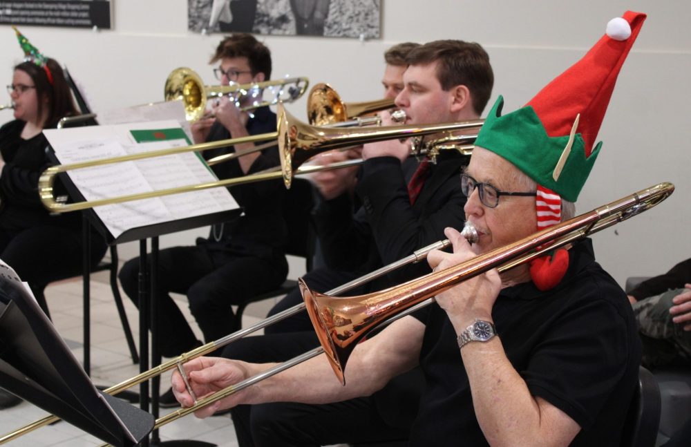 GREG VANDERMEULEN THE CARILLON
The Southeast Community Concert Band presented Deck the Mall at Clearspring Centre on Nov. 30. Hundreds of people packed the mall to take in the special performance.