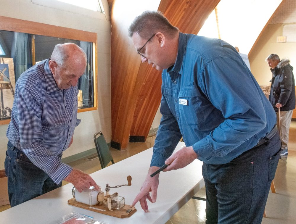 SVJETLANA MLINAREVIC THE CARILLON
Al Hamm (left) discusses his grandfather's coffee grinder with Mennonite Heritage Village assistant curator Garth Doerksen.