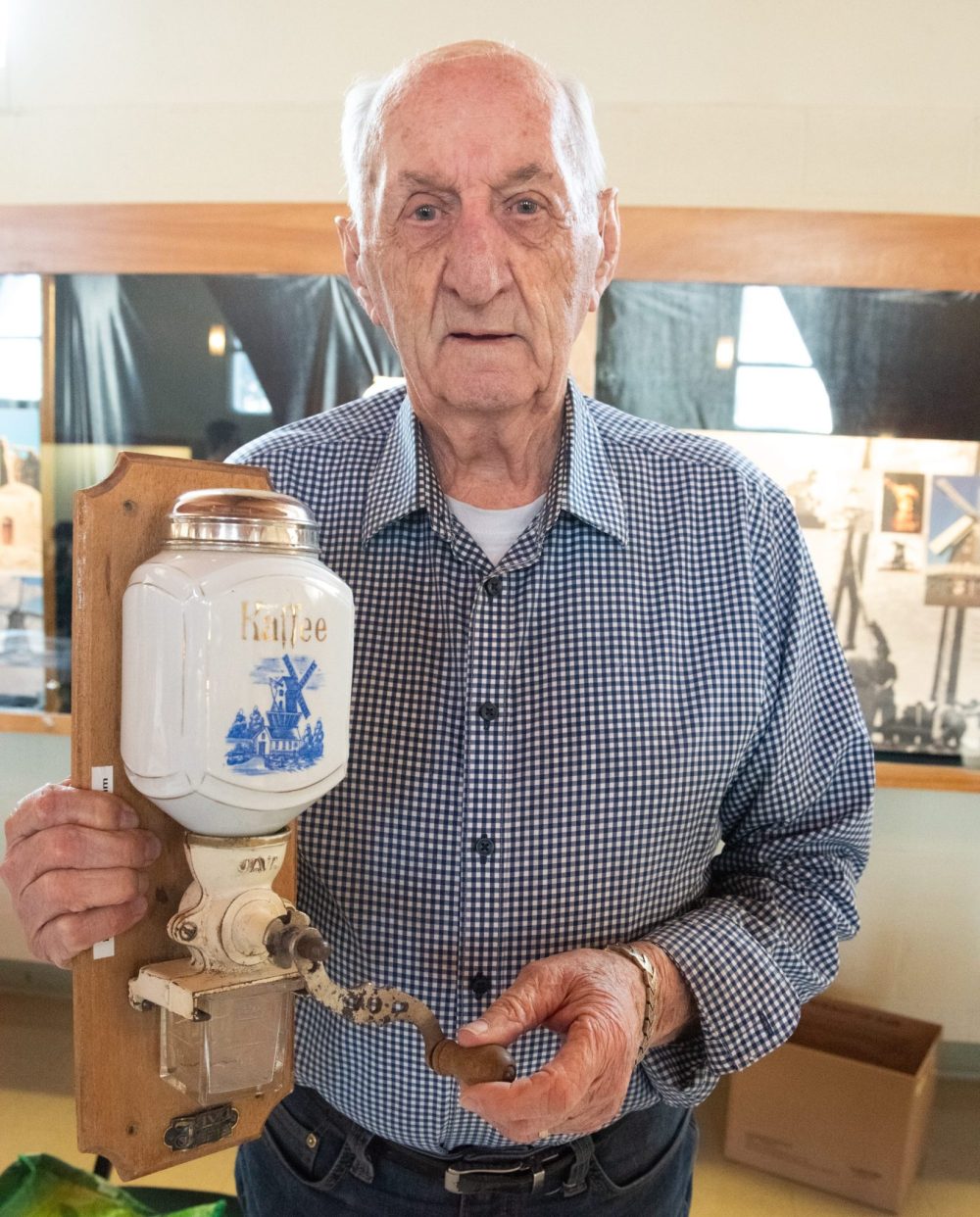 SVJETLANA MLINAREVIC THE CARILLON
Al Hamm holds his grandfather's coffee grinder.
