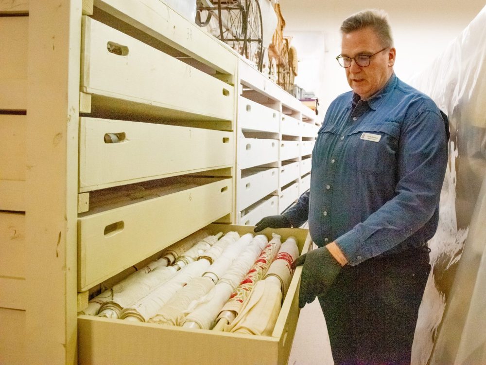 SVJETLANA MLINAREVIC THE CARILLON
Mennonite Heritage Village assistant curator Garth Doerksen shows a collection of linens in the museum's vault.