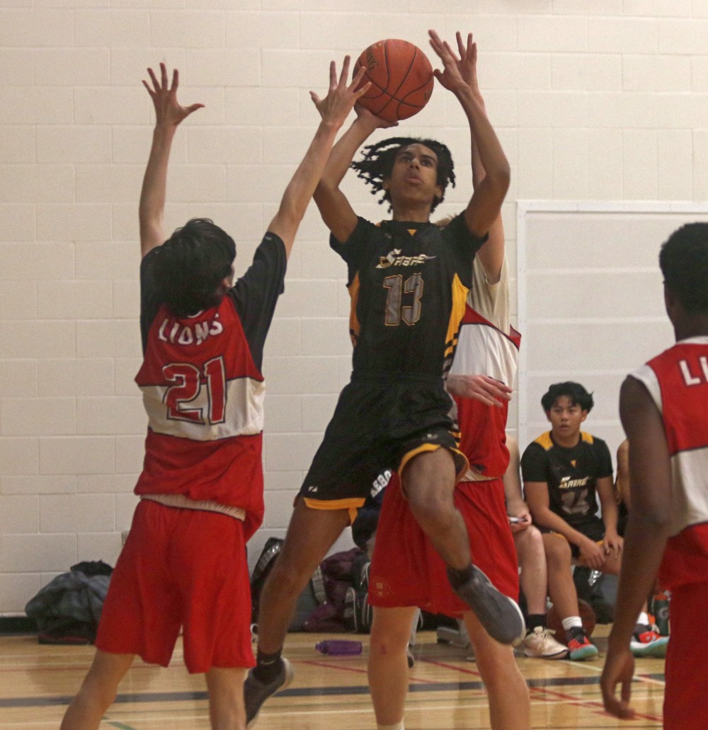 Glenlawn dominated SRSS in both a boys and girls varsity basketball match in Steinbach Jan. 15. (Cassidy Dankochik The Carillon)