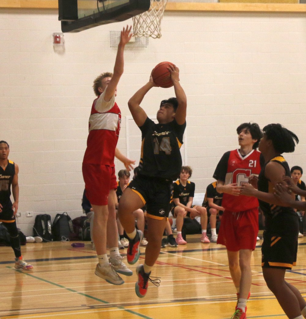 Glenlawn dominated SRSS in both a boys and girls varsity basketball match in Steinbach Jan. 15. (Cassidy Dankochik The Carillon)