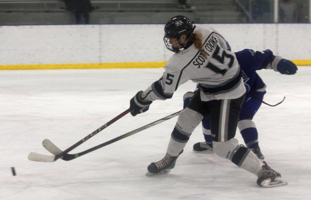 The female U18 AAA Eastman Selects took down their rivals, the Interlake Lightning in a game Jan. 25 in Niverville. (Cassidy Dankochik The Carillon)