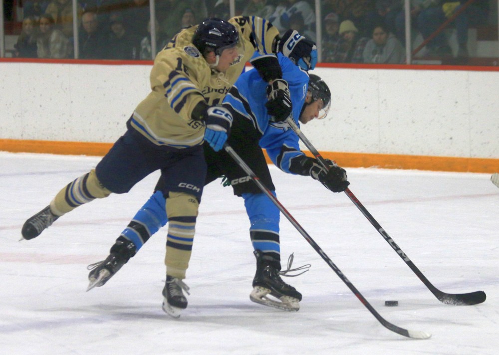 Cassidy Dankochik Carillon Archives
Connor Paranuzzi was named both the Steinbach Pistons’ RBC Community Ambassador and the league’s player of the month last week.