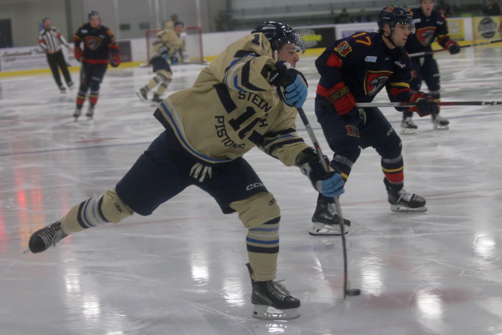 Steinbach and Niverville played a pair of games Jan. 9 and Jan. 11, with the visiting team coming out on top both times. (Cassidy Dankochik The Carillon)