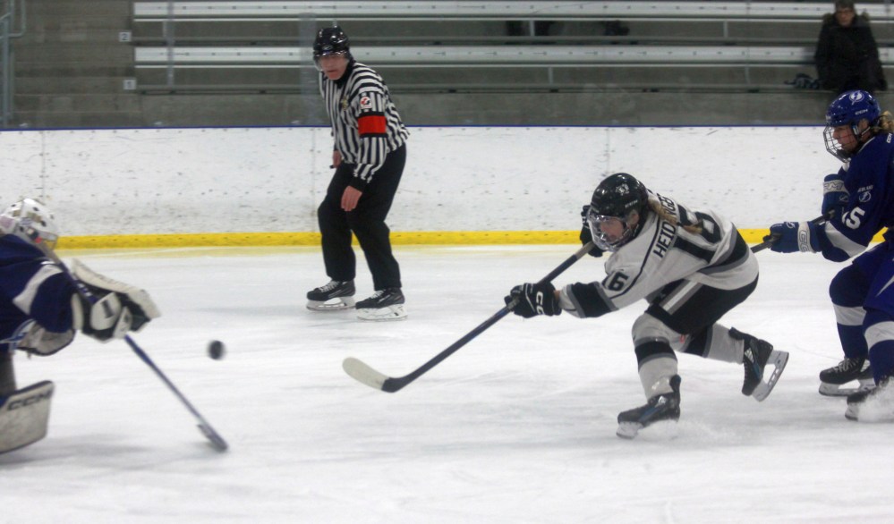 The female U18 AAA Eastman Selects took down their rivals, the Interlake Lightning in a game Jan. 25 in Niverville. (Cassidy Dankochik The Carillon)