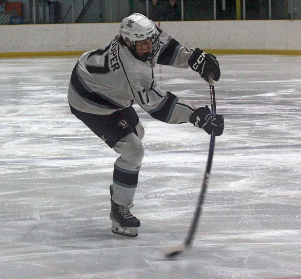 The Eastman Selects earned a 7-6 come from behind victory over the Yellowhead Chiefs in Beausejour Jan. 18. (Cassidy Dankochik The Carillon)