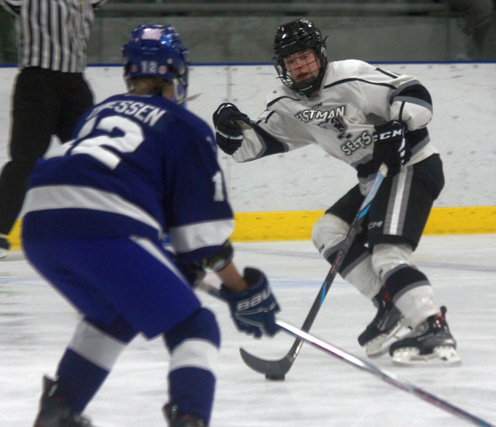 The female U18 AAA Eastman Selects took down their rivals, the Interlake Lightning in a game Jan. 25 in Niverville. (Cassidy Dankochik The Carillon)